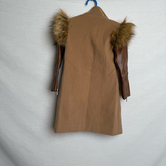 NESS Junior Camel Coat with Faux-Fur Shoulders & Faux-Leather Sleeve – Size 3-4Y - Picture 6 of 8